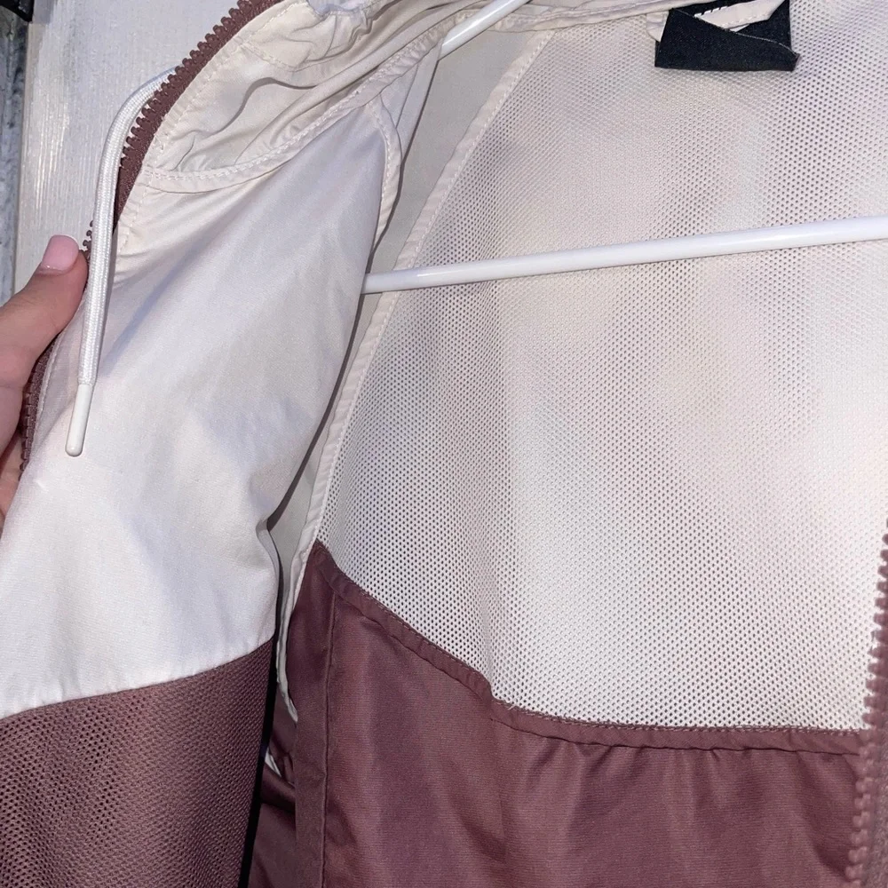 Women’s Nike Windbreaker. Good Condition. XS. - Picture 5 of 5